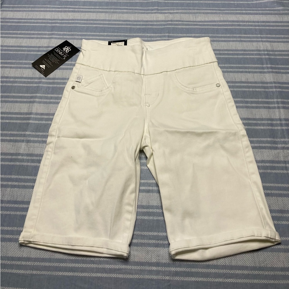 NWT Rock & Republic “Fever” white denim RX Bermuda shorts.